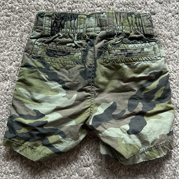 Baby Gap Camo Pullon Shorts - Picture 2 of 3